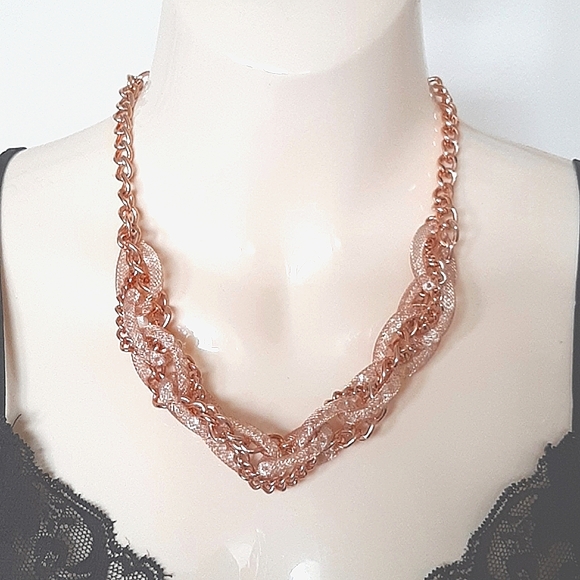 GUESS Rose Gold Tone Necklace & Clip-on Earrings Set - Adjustable Chain - Picture 2 of 9